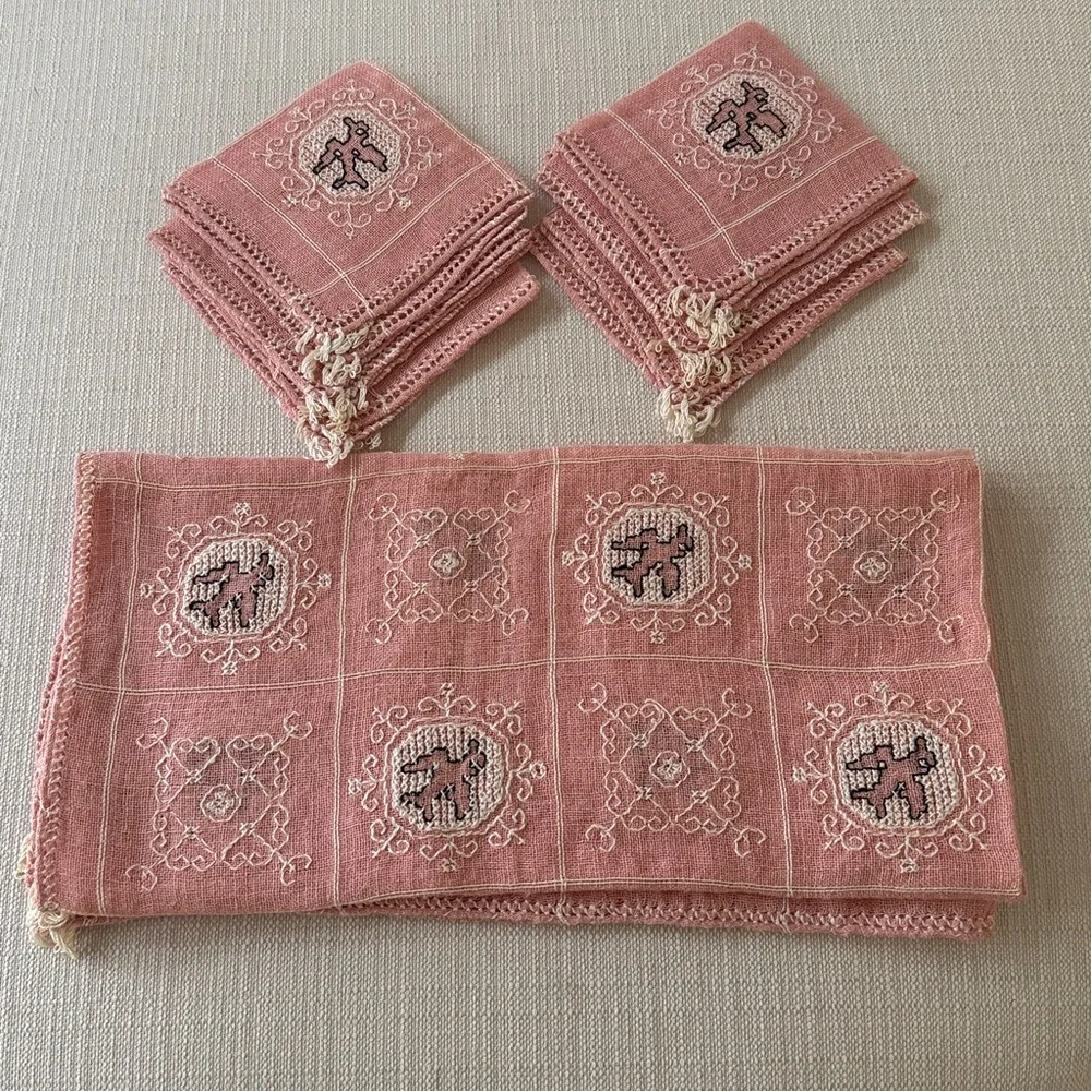 Vintage Italian Linen Handmade Pink Tablecloth and 6 napkins